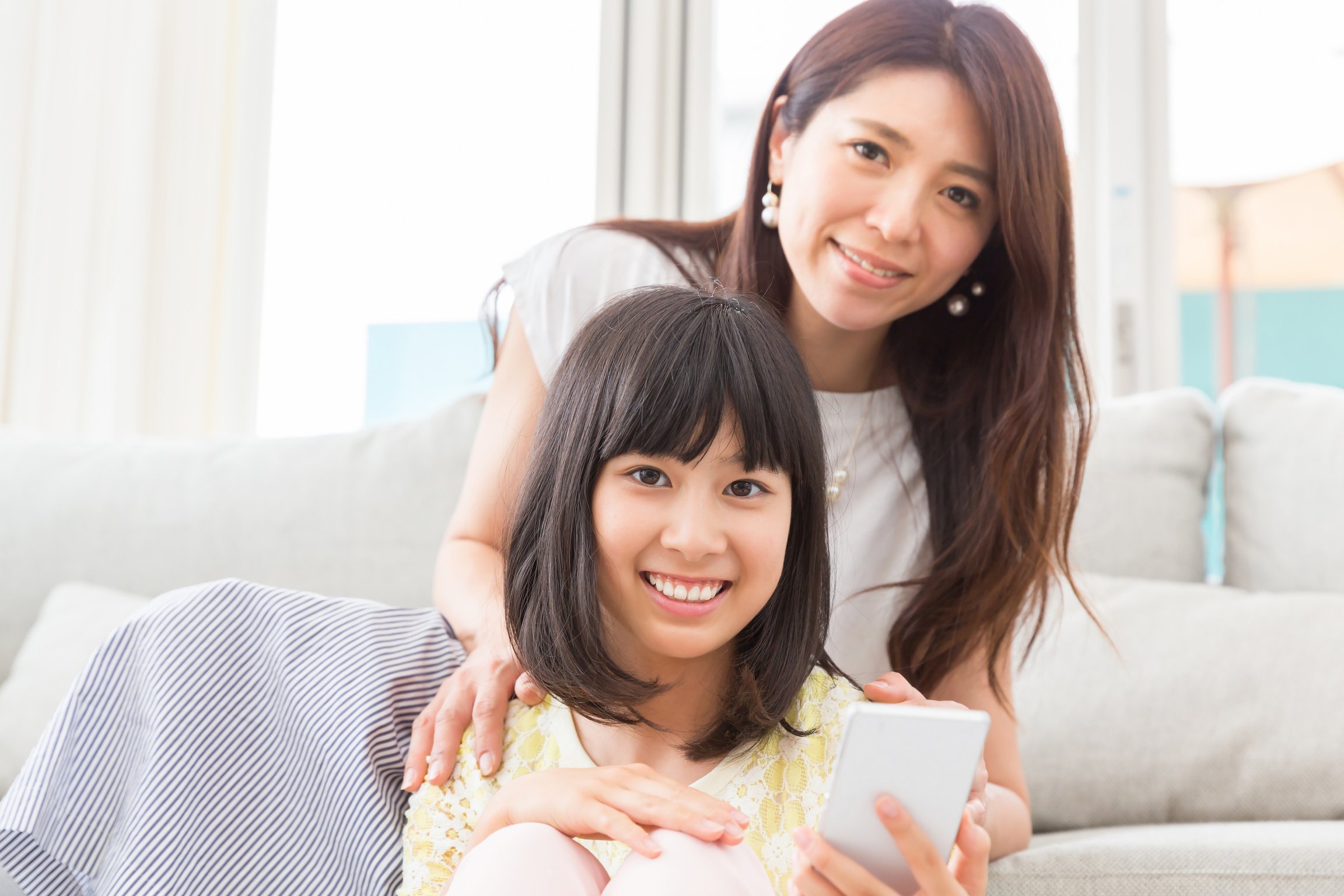 asian parent and daughter